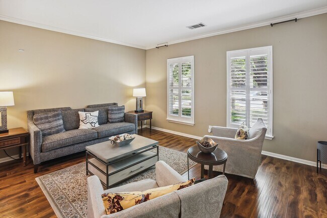 Building Photo - 4 Bedroom/2.5 Bath Crescent Point Subdivision