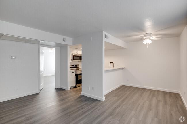 1HAB, 1BA - 660 ft² - Fringe on 32nd