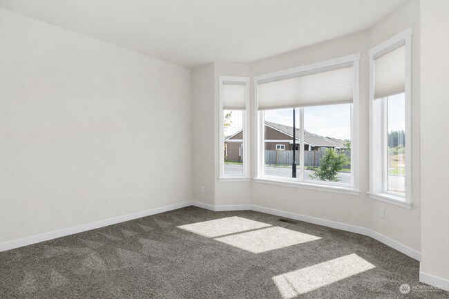 Building Photo - 641 Maggee St SE