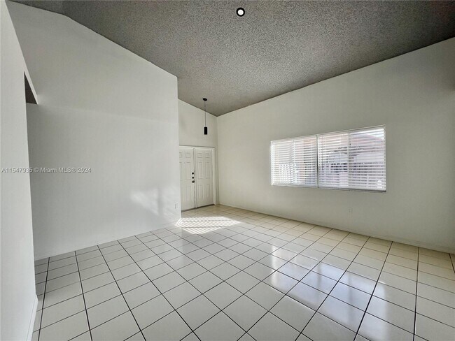 Building Photo - 5850 SW 156th Ct