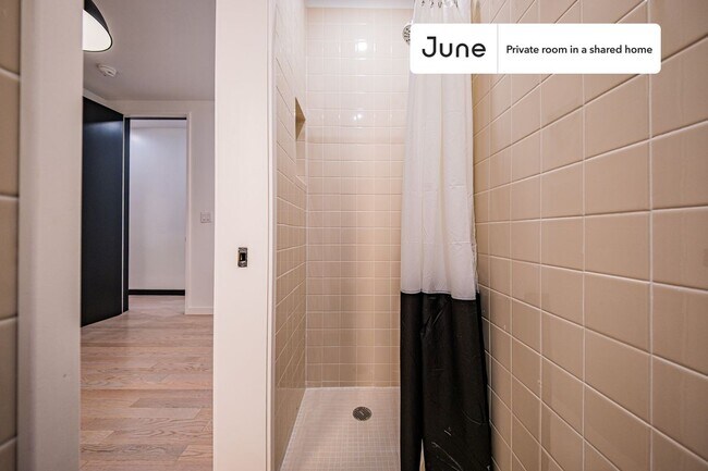 Foto del edificio - Room in Shared 4 bed/4 bath home