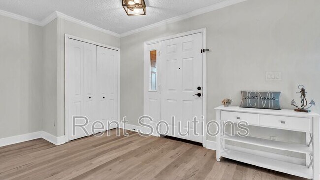 Building Photo - 10192 Seminole Island Dr