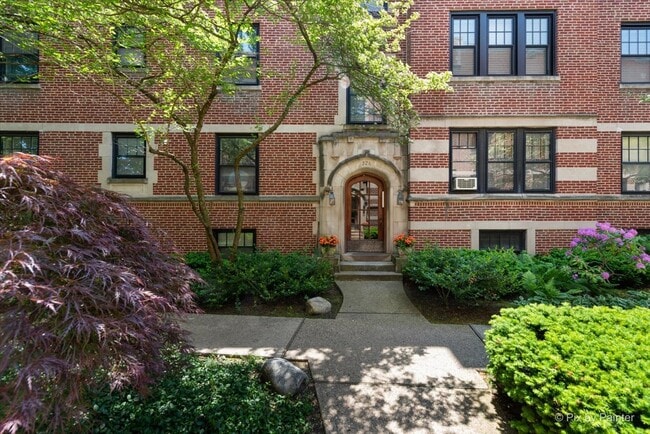 Building Photo - 726 Hinman Ave