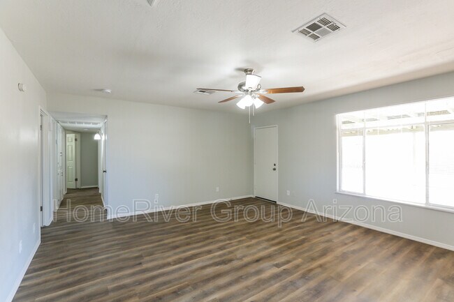 Building Photo - 5731 N 33rd Ave