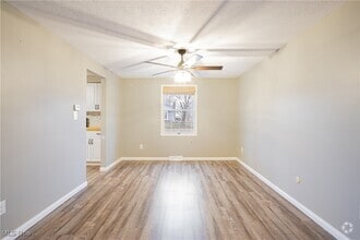 Building Photo - 472 Gresham Dr