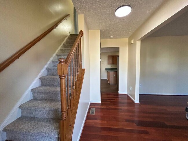 Building Photo - 11612 Woodland View Dr