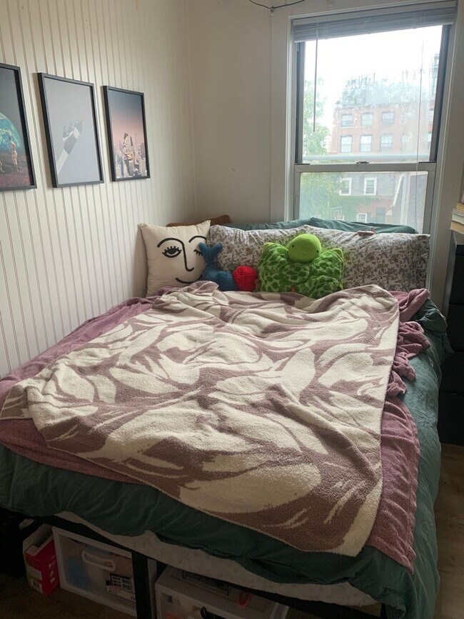 Foto del edificio - 867 E 2nd St