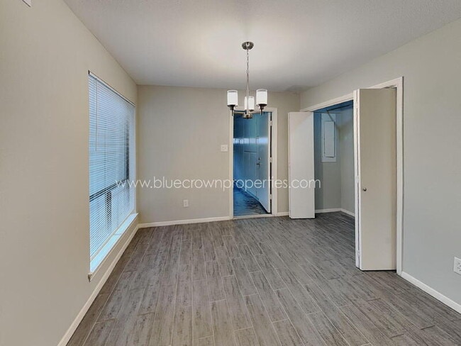 Building Photo - 2414 S Graham Dr