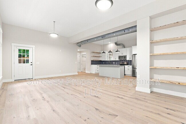 Foto del edificio - 5565 Pennell Rd