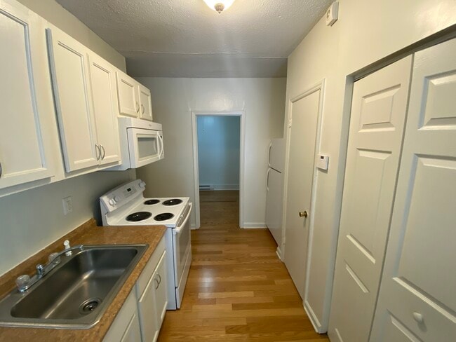 Building Photo - Oak Tree Apartment Homes