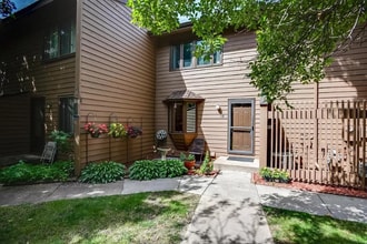 Building Photo - 300 W Eagle Lake Dr