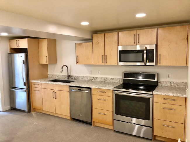 Building Photo - 92nd4015