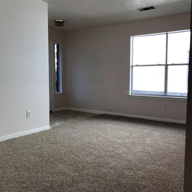Building Photo - 7218 River Pines Dr