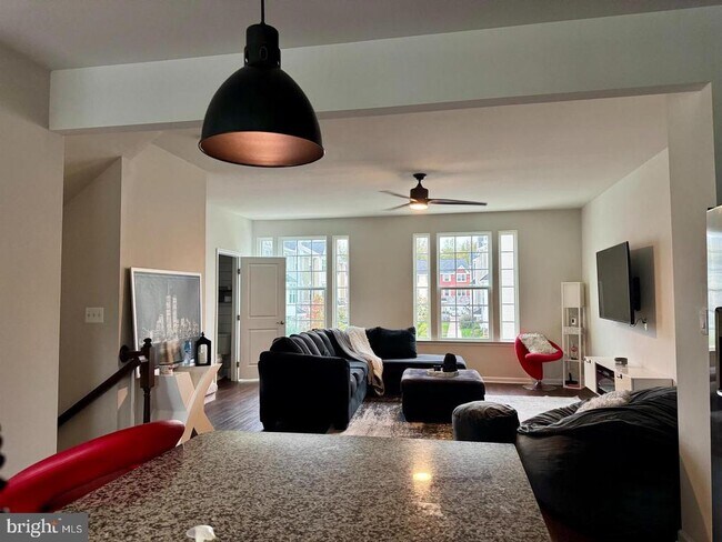 Foto del edificio - 9816 Cedarmass Cir