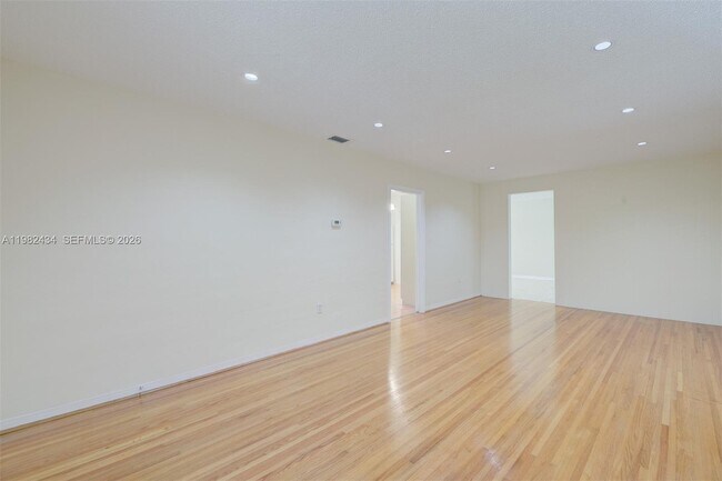 Foto del edificio - 229 Candia Ave