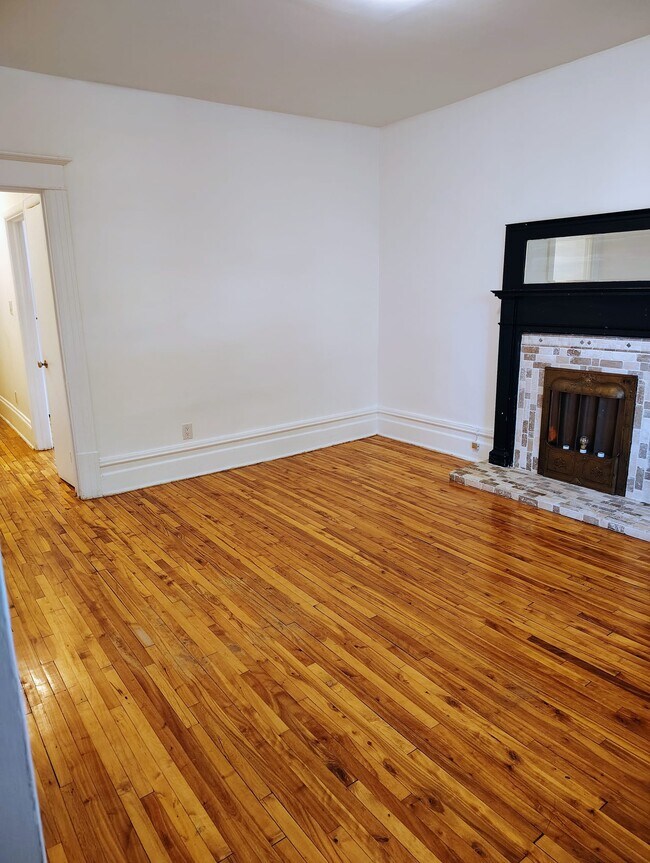 Building Photo - 362 Friel St