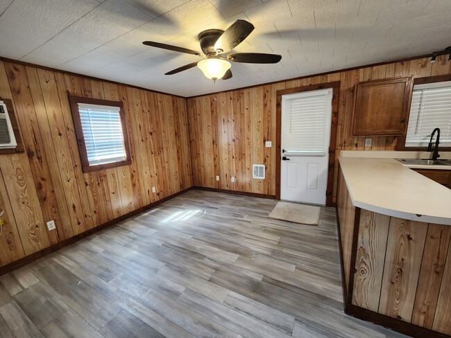 Building Photo - 2-112 Max Cloyd Ln
