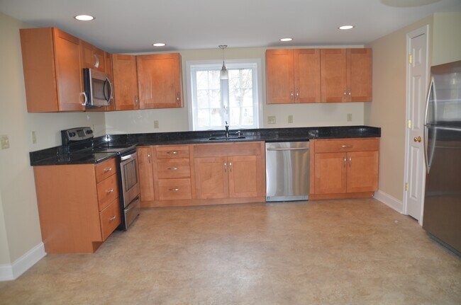 Building Photo - 763 Hilldale Ave