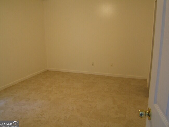 Building Photo - 7045 Brentwood Ct