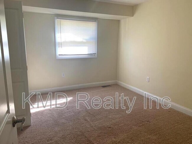Building Photo - 1207 Green Oaks Ln