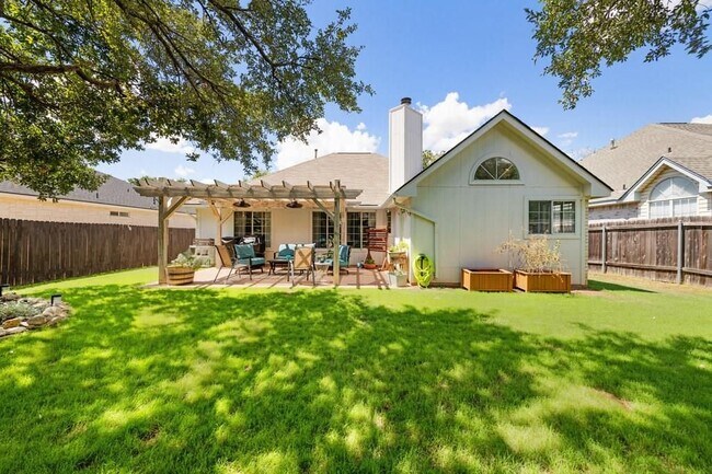 Foto del edificio - 16303 Lone Wolf Dr