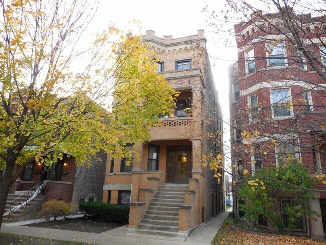Building Photo - 2630 N Mozart