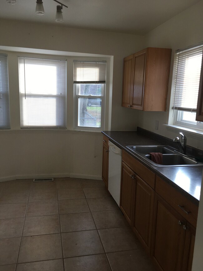 Foto del edificio - 21652 Hamilton Ave