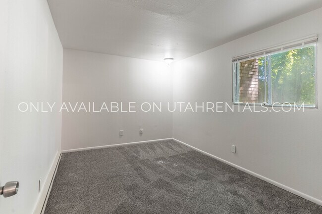 Foto del edificio - 4896 S Highland Cir