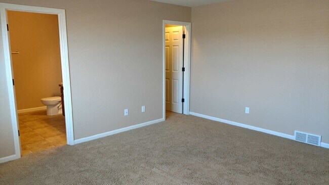 Foto del edificio - Waterfront Property in Lakewood w/ Dock Coming Available Soon!