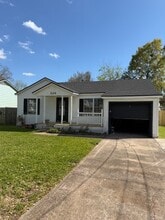 Building Photo - 326 E 1st St