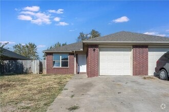 Building Photo - 404 E Marietta Ct