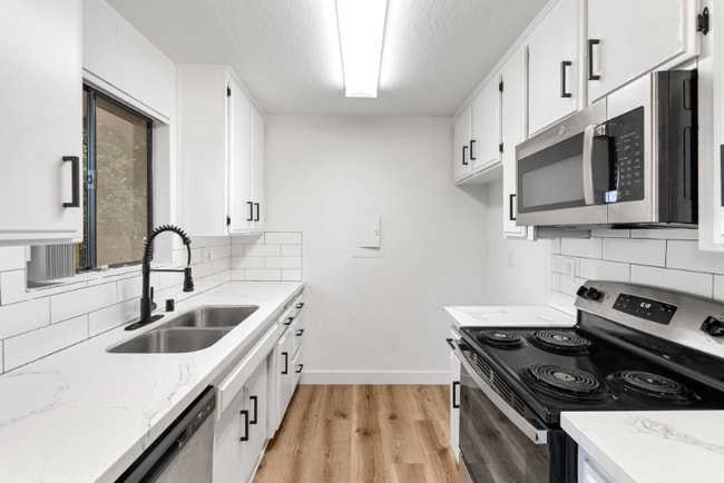 Building Photo - 5240 Whitsett Ave