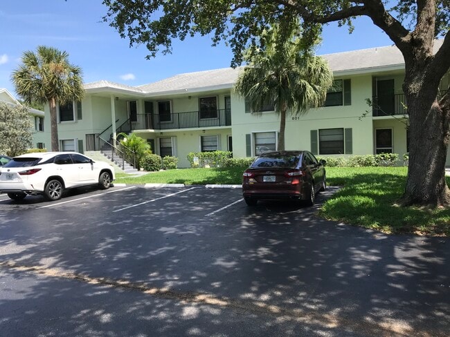 Building Photo - 801 Sabal Ridge Cir