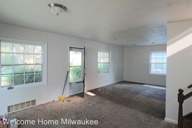 Foto del edificio - 3 br, 2 bath House - 5748 N 40th Street