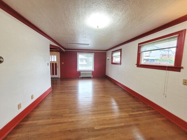 Foto del edificio - Spacious Unique Home in Central Location