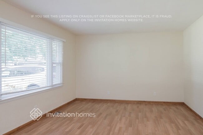 Building Photo - 301 S Reedwood Dr