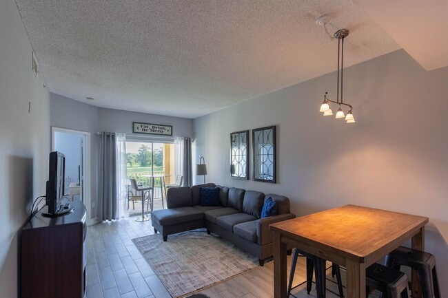 Building Photo - 2040 Greenview Shores Blvd
