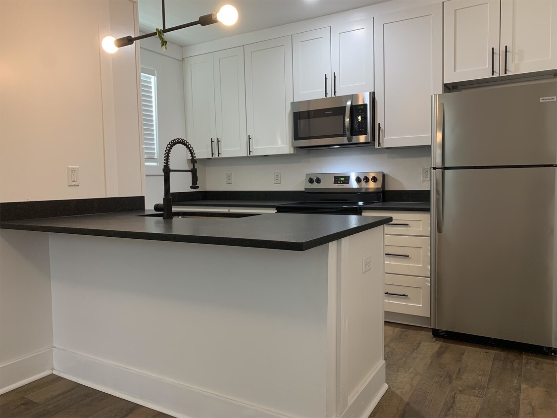 Foto principal - 821 2nd St N