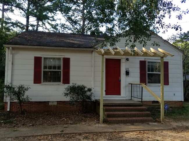 Building Photo - 653 Woodbury Rd