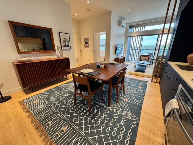 Building Photo - FURNISHED: UTILITIES PAID BY OWNER:  NWX tastefully furnished 1 bed, 1 bath located on the 3rd fl...