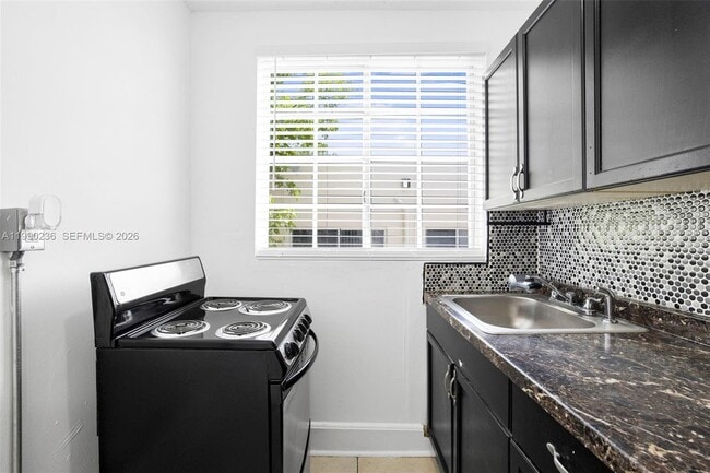 Building Photo - 1563 SW 2nd St