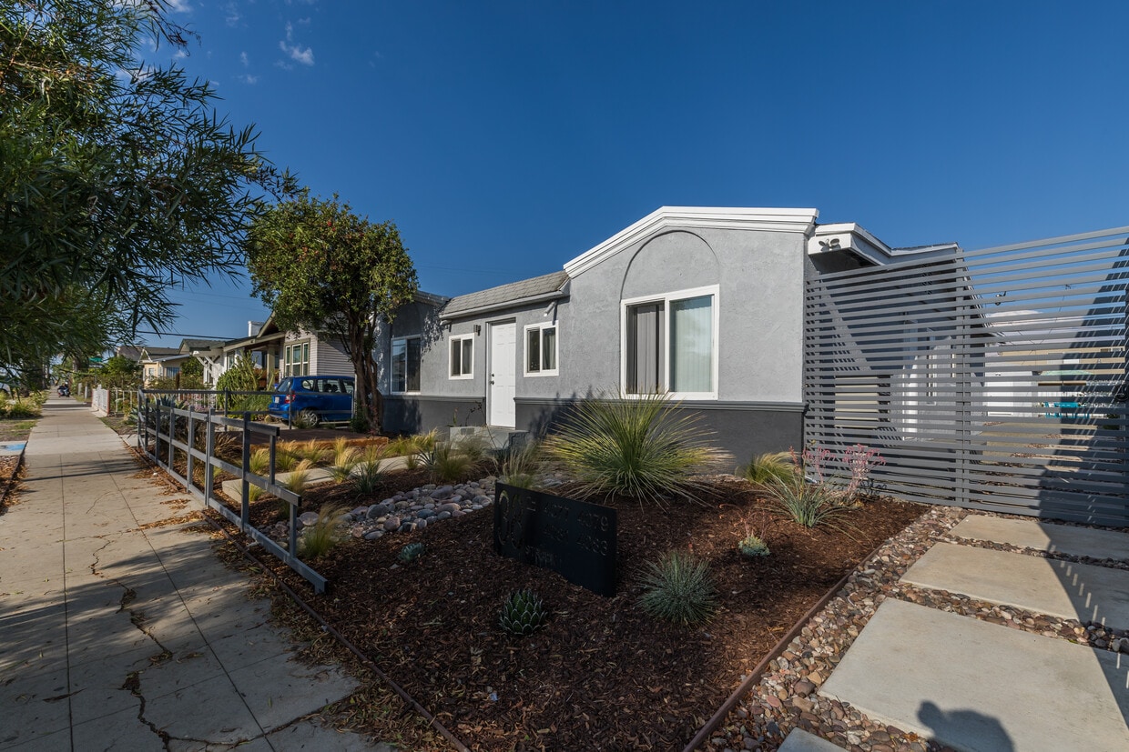 Gated entry - 4083 38th St