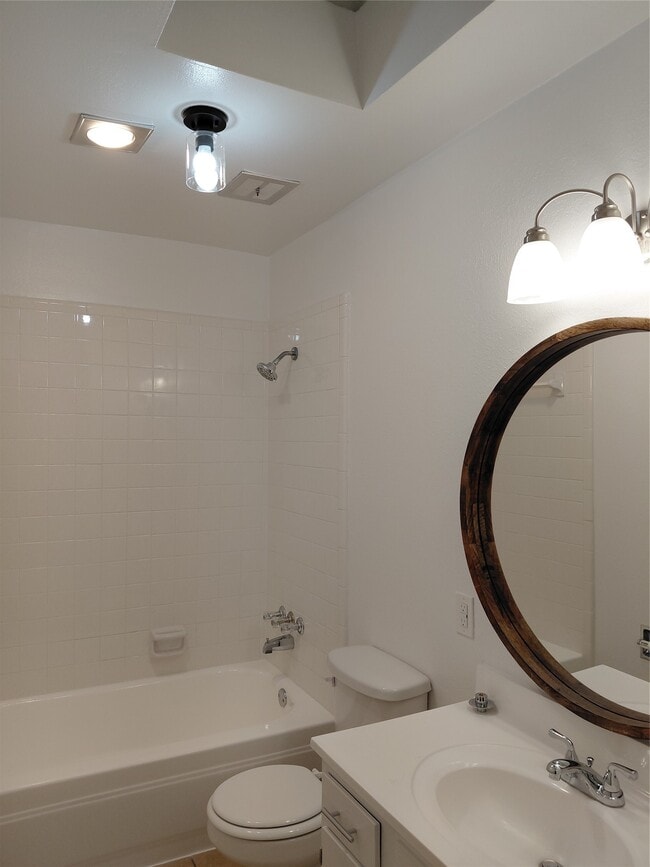 Building Photo - 13150 Trail Hollow Dr