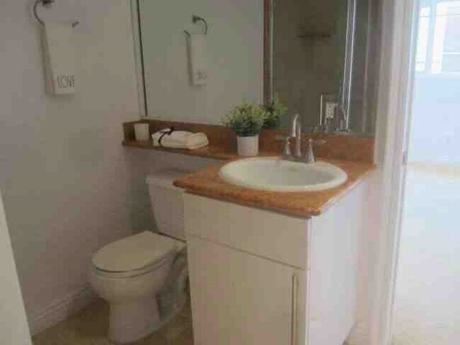 Building Photo - 937 5th St