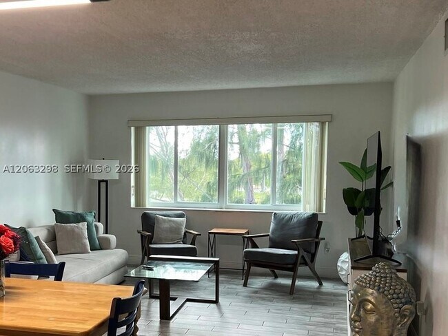 Foto del edificio - 14850 Naranja Lakes Blvd