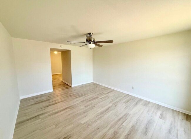 Foto del edificio - 14106 White Heather Dr