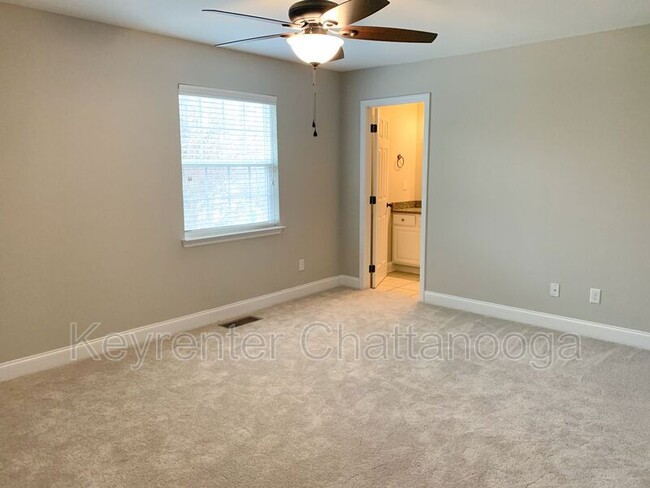 Building Photo - 1121 Maple Tree Ln