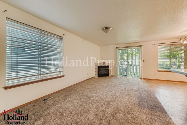 Foto del edificio - 3127 NE 103rd Pl