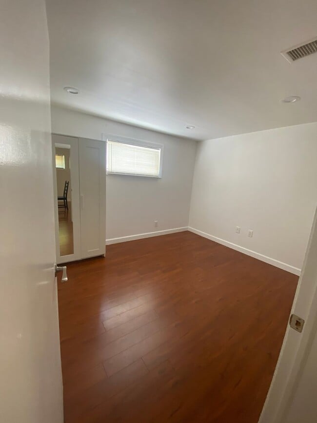 Foto del edificio - Large house with ample parking, located in Victoria Park, close to US 1 and Broward Blvd.
