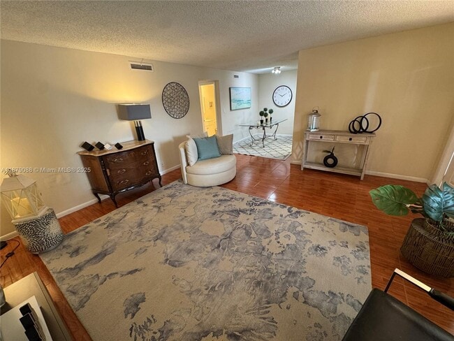 Building Photo - 6900 SW 39th St